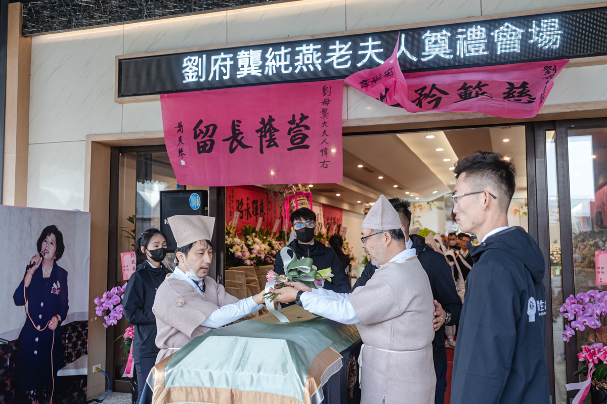 台中喪禮遺照拍攝