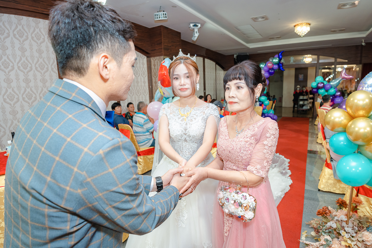 婚禮紀錄、婚攝、婚禮錄影、婚禮拍照、婚錄、婚紗攝影、婚禮攝影師、高雄婚攝、台南婚攝、台中婚攝、台北婚攝、高雄婚錄、台南婚錄