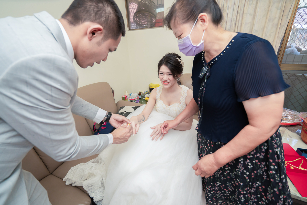 婚禮紀錄、婚攝、婚禮錄影、婚禮拍照、婚錄、婚紗攝影、婚禮攝影師、高雄婚攝、台南婚攝、台中婚攝、台北婚攝、高雄婚錄、台南婚錄