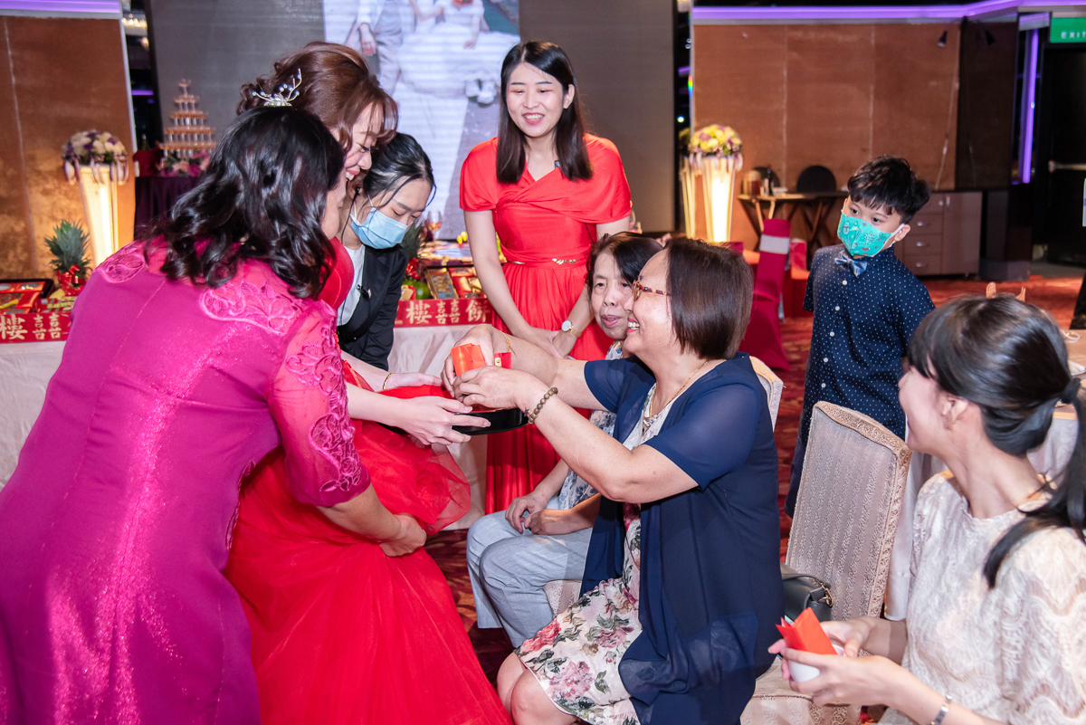 婚禮紀錄、婚攝、婚禮錄影、婚禮拍照、婚錄、婚紗攝影、婚禮攝影師、高雄婚攝、台南婚攝、台中婚攝、台北婚攝、高雄婚錄、台南婚錄