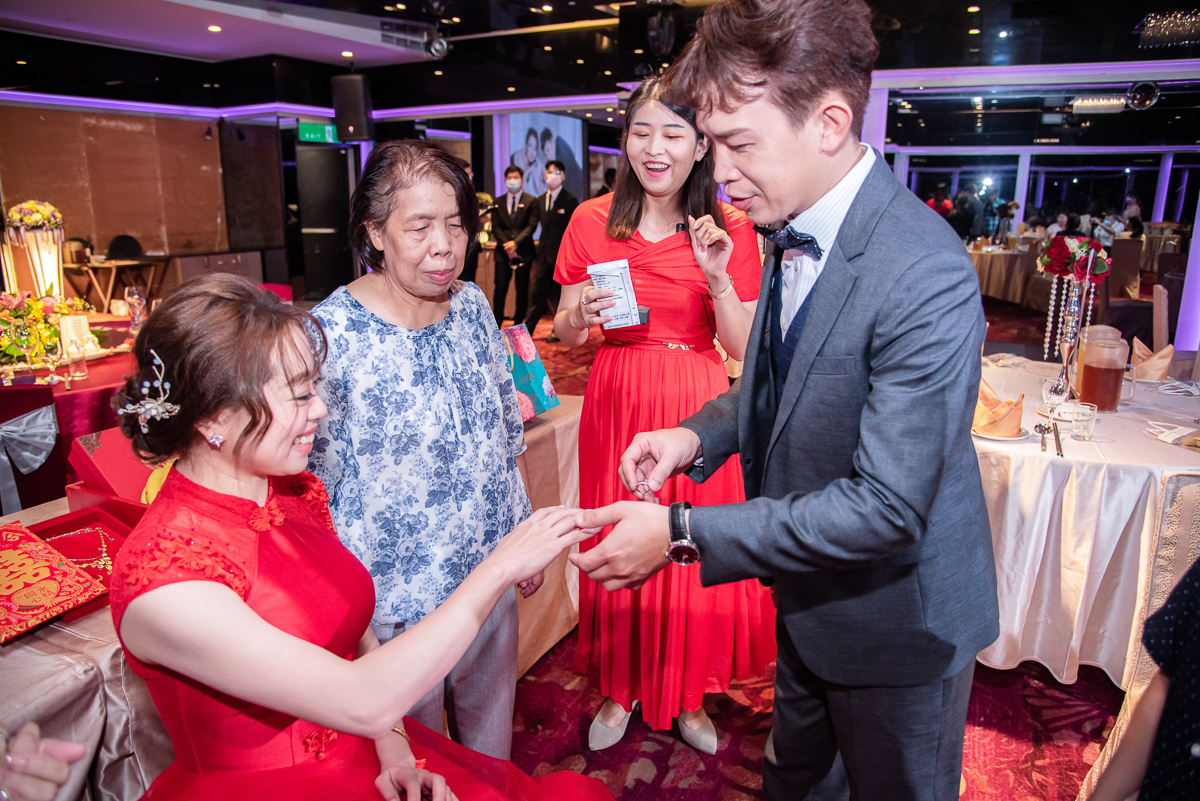 婚禮紀錄、婚攝、婚禮錄影、婚禮拍照、婚錄、婚紗攝影、婚禮攝影師、高雄婚攝、台南婚攝、台中婚攝、台北婚攝、高雄婚錄、台南婚錄