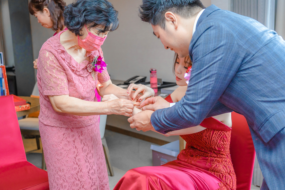 婚禮紀錄、婚攝、婚禮錄影、婚禮拍照、婚錄、婚紗攝影、婚禮攝影師、高雄婚攝、台南婚攝、台中婚攝、台北婚攝、高雄婚錄、台南婚錄