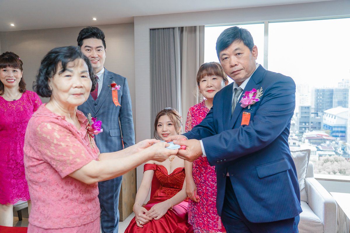 婚禮紀錄、婚攝、婚禮錄影、婚禮拍照、婚錄、婚紗攝影、婚禮攝影師、高雄婚攝、台南婚攝、台中婚攝、台北婚攝、高雄婚錄、台南婚錄