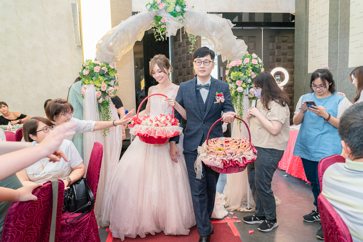 婚禮紀錄、婚攝、婚禮錄影、婚禮拍照、婚錄、婚紗攝影、婚禮攝影師、高雄婚攝、台南婚攝、台中婚攝、台北婚攝、高雄婚錄、台南婚錄