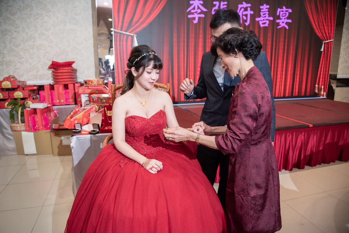 婚禮紀錄、婚攝、婚禮錄影、婚禮拍照、婚錄、婚紗攝影、婚禮攝影師、高雄婚攝、台南婚攝、台中婚攝、台北婚攝、高雄婚錄、台南婚錄